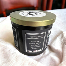 Load image into Gallery viewer, Charlie Bear's Odor Zapper Candle, U.S. Handmade Scented Soy Candle, Odor Eliminator, Clean Burn, Fresh Linen Scent, Gift for Friend Mom Dad Co-Worker