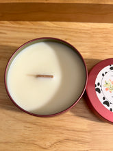 Load image into Gallery viewer, Fur Mom Fresh - Wooden Wick Medium Tin Candle - Cucumber &amp; Grapefruit Splash Scent
