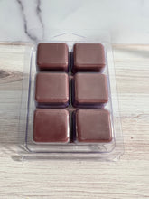 Load image into Gallery viewer, Cran Apple Zoomies Clamshell Soy Wax Melts - Cran Apple Marmalade Scent
